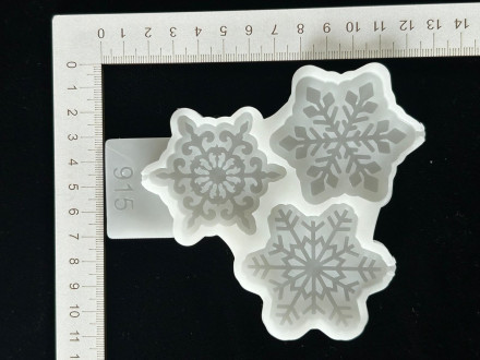 №915  Снежинки глянцевые  