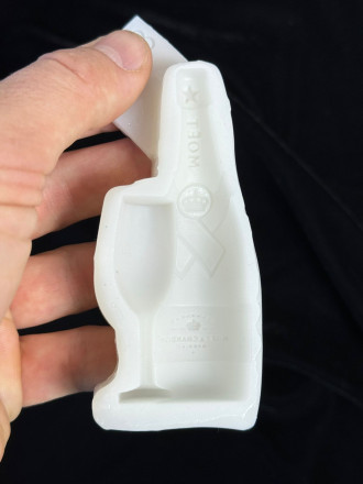 №1033 Моёт и бокал  бутылка