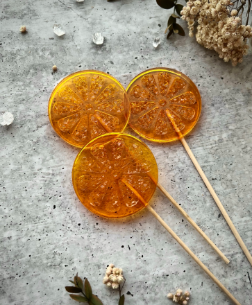 №934 Oranges with crisatles inside