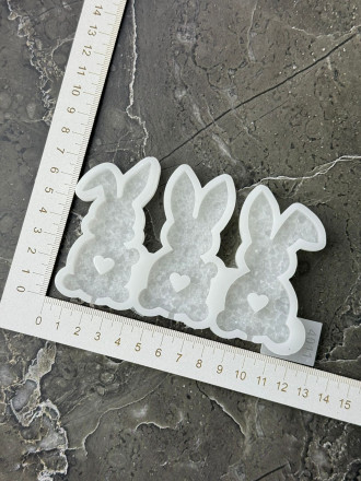 №4011 Пасхальные кролики с сердцем кристаллические  (внимание есть отверстия под палочку, их можно убрать читай описание )   